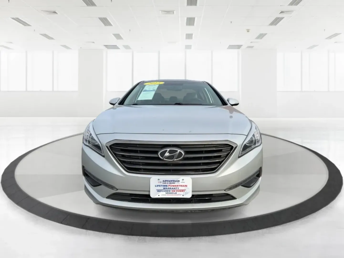 2015 Hyundai Sonata Limited (5NPE34AF8FH) with an 2.4L I-4 gasoline direct injection engine, 6-Speed Automatic transmission, located at 8750 N County Rd 25A, Piqua, OH, 45356, (937) 908-9800, 40.164391, -84.232513 - Are you in the market for a dependable vehicle that perfectly balances comfort, style, and performance? Look no further than the 2015 Hyundai Sonata Limited, available now at Advantage Car and Credit - Piqua. Whether you're commuting to work, running errands around town, or planning a family road tr - Photo#7
