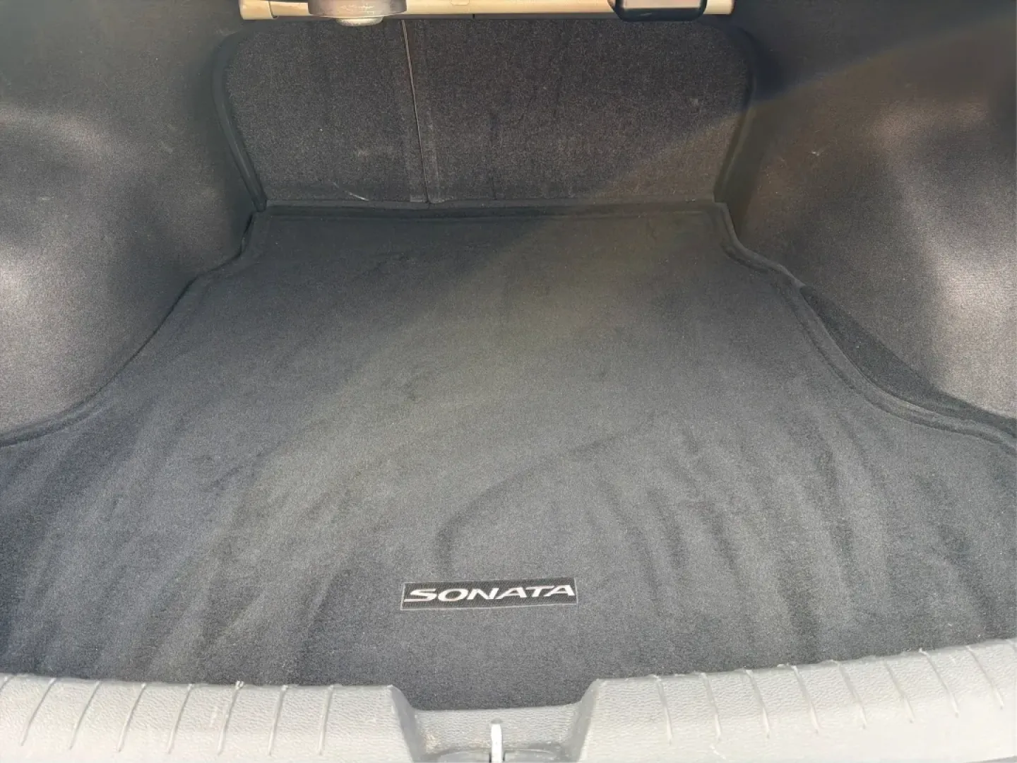 2015 Hyundai Sonata Limited (5NPE34AF8FH) with an 2.4L I-4 gasoline direct injection engine, 6-Speed Automatic transmission, located at 8750 N County Rd 25A, Piqua, OH, 45356, (937) 908-9800, 40.164391, -84.232513 - Are you in the market for a dependable vehicle that perfectly balances comfort, style, and performance? Look no further than the 2015 Hyundai Sonata Limited, available now at Advantage Car and Credit - Piqua. Whether you're commuting to work, running errands around town, or planning a family road tr - Photo#12