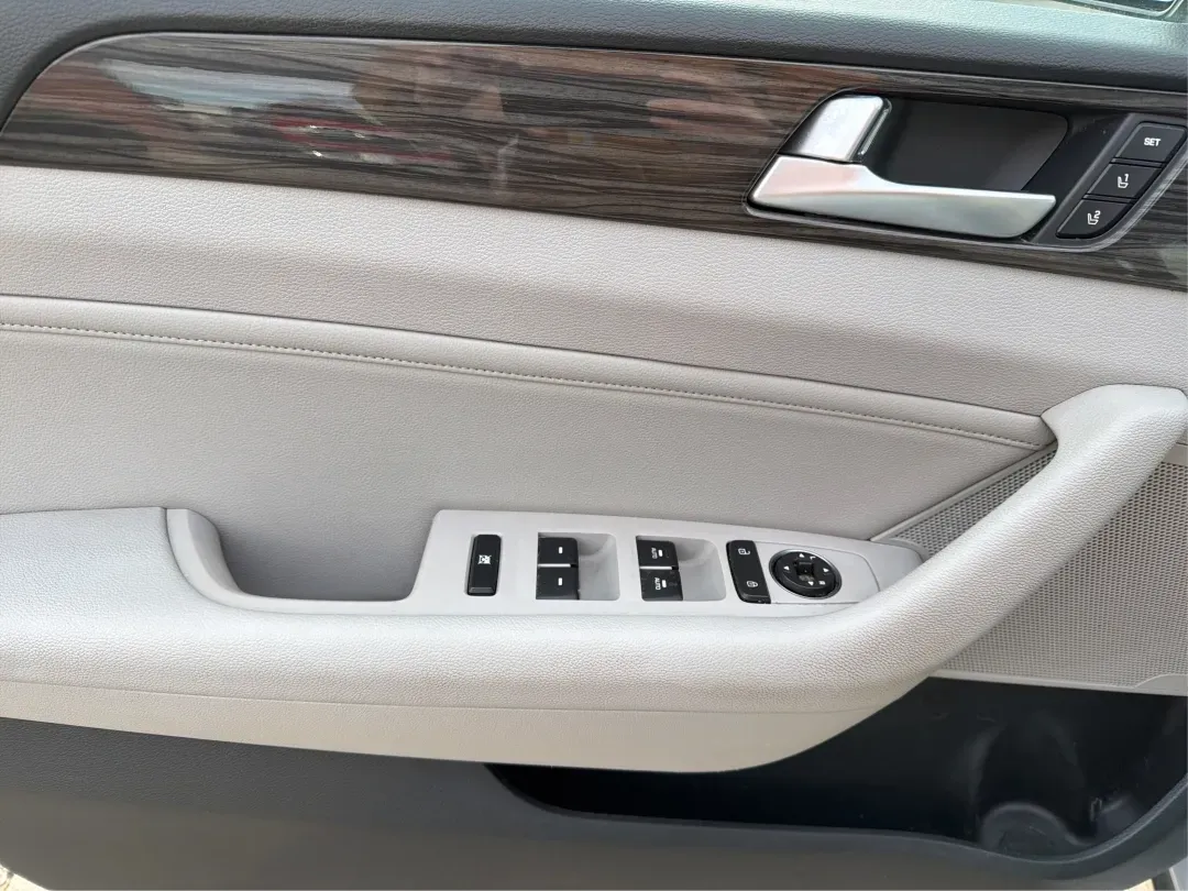 2015 Hyundai Sonata Limited (5NPE34AF8FH) with an 2.4L I-4 gasoline direct injection engine, located at 8750 N County Rd 25A, Piqua, OH, 45356, (937) 908-9800, 40.164391, -84.232513 - Are you in the market for a dependable vehicle that perfectly balances comfort, style, and performance? Look no further than the 2015 Hyundai Sonata Limited, available now at Advantage Car and Credit - Piqua. Whether you're commuting to work, running errands around town, or planning a family road tr - Photo#18