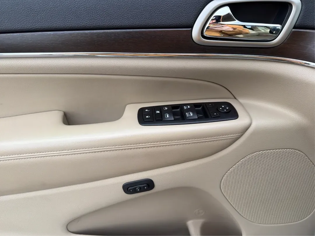 2016 Jeep Grand Cherokee Limited (1C4RJFBG8GC) with an Other engine, located at 8750 N County Rd 25A, Piqua, OH, 45356, (937) 908-9800, 40.164391, -84.232513 - Discover the ultimate blend of luxury and capability with this stunning 2016 Jeep Grand Cherokee Limited, now available at Advantage Car and Credit - Piqua! Perfect for those who crave adventure while needing a reliable vehicle for daily commuting or weekend family outings, this SUV is designed to e - Photo#19