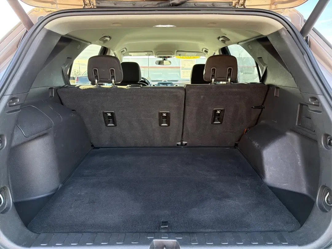 2018 Chevrolet Equinox LT (3GNAXJEV9JL) with an 1.5L I-4 gasoline direct injection engine, located at 4508 South Dixie Dr, Moraine, OH, 45439, (937) 908-9800, 39.689976, -84.218452 - Experience the perfect balance of style, comfort, and functionality with the 2018 Chevrolet Equinox LT, available now at Advantage Car and Credit in Moraine, OH. This SUV is not just a vehicle; it's your companion for weekend getaways, school runs, and daily commutes. With a spacious interior design - Photo#12