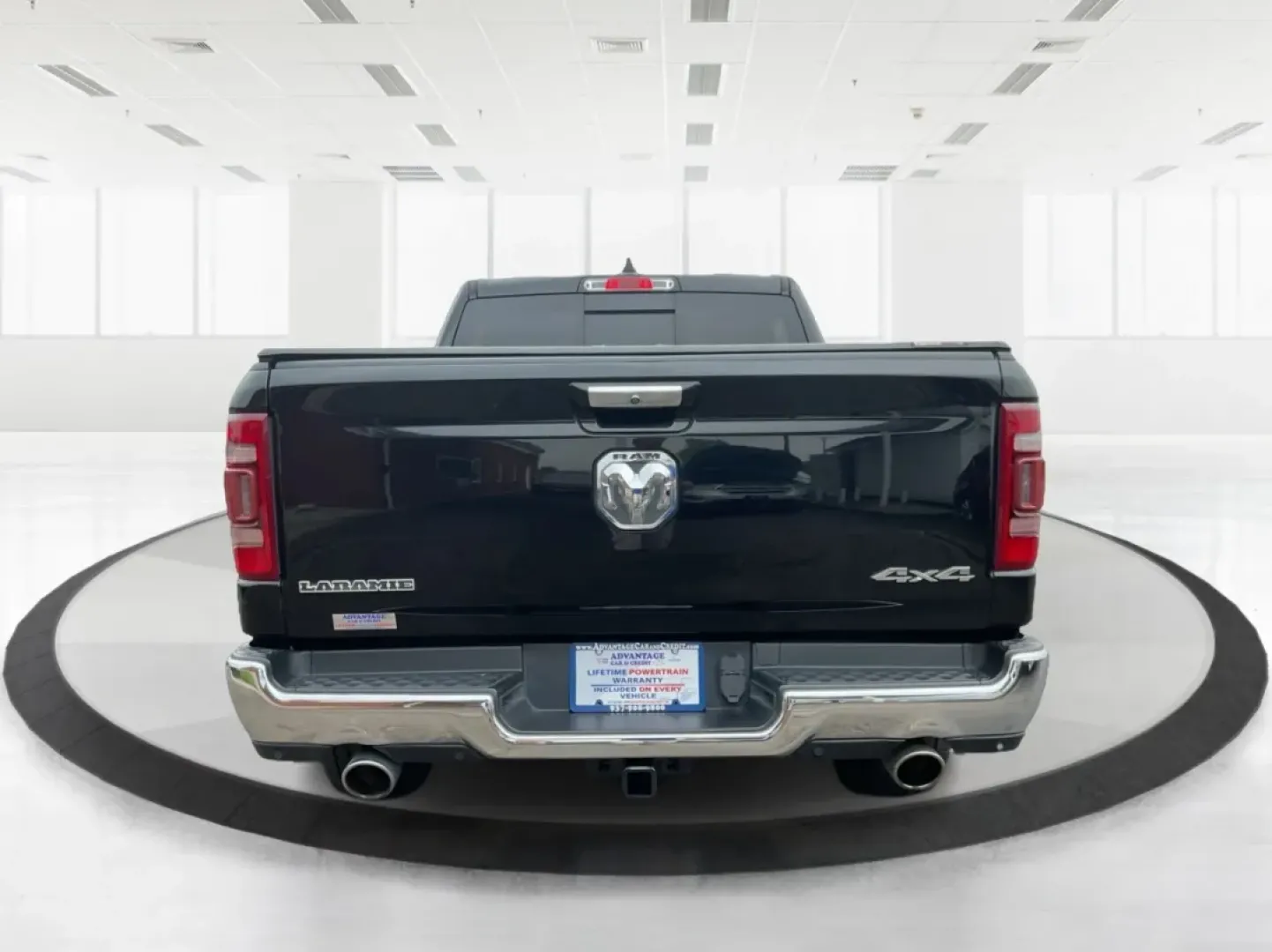 2019 Ram 1500 Laramie Crew Cab SWB 4WD (1C6SRFJT5KN) with an 5.7L V8 OHV 16V engine, 8-Speed Automatic transmission, located at 401 Woodman Dr, Riverside, OH, 45431, (937) 908-9800, 39.760899, -84.123421 - **Unleash Your Adventures with the 2019 Ram 1500 Laramie Crew Cab Perfect for Work and Play!**<br /> <br /> Are you ready to elevate your daily driving experience? Look no further than this stunning 2019 Ram 1500 Laramie Crew Cab, a vehicle designed to enhance your lifestyle whether you're commutin - Photo#3