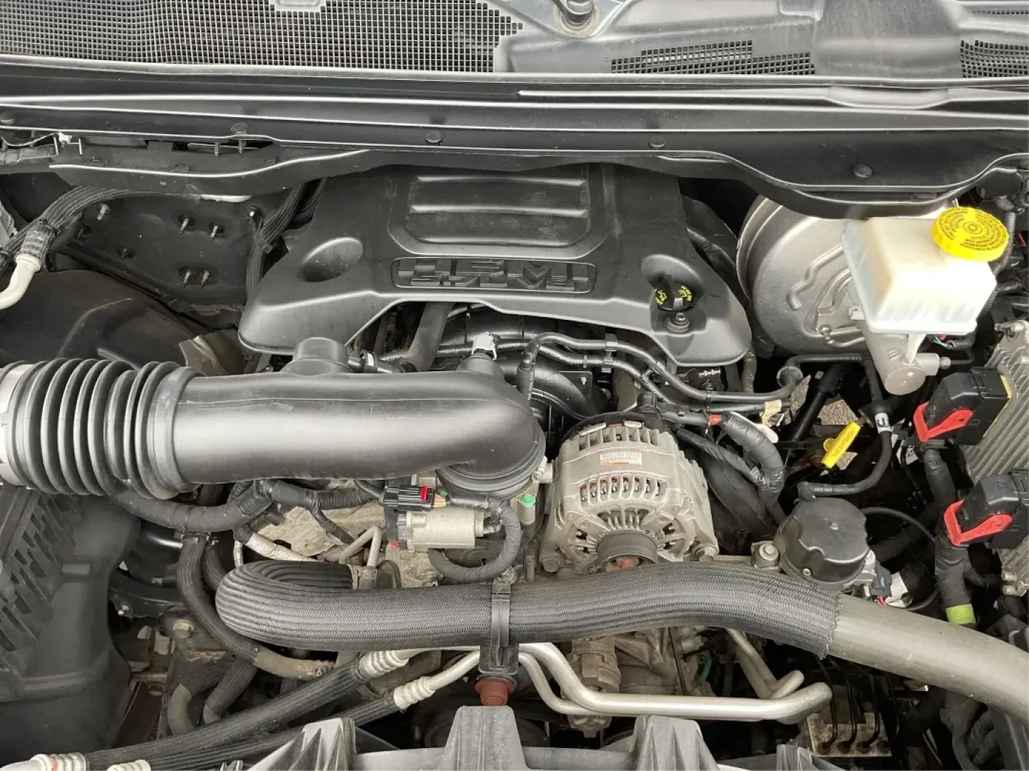 2019 Ram 1500 Laramie Crew Cab SWB 4WD (1C6SRFJT5KN) with an 5.7L V8 OHV 16V engine, 8-Speed Automatic transmission, located at 401 Woodman Dr, Riverside, OH, 45431, (937) 908-9800, 39.760899, -84.123421 - **Unleash Your Adventures with the 2019 Ram 1500 Laramie Crew Cab Perfect for Work and Play!**<br /> <br /> Are you ready to elevate your daily driving experience? Look no further than this stunning 2019 Ram 1500 Laramie Crew Cab, a vehicle designed to enhance your lifestyle whether you're commutin - Photo#11