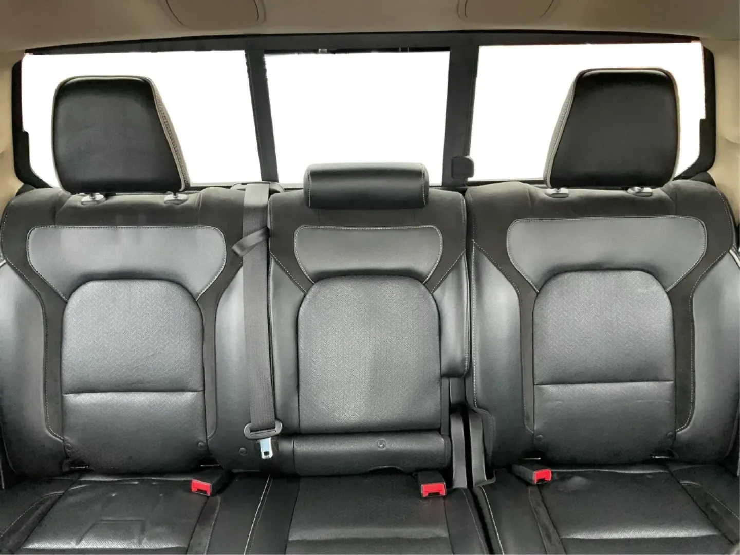 2019 Ram 1500 Laramie Crew Cab SWB 4WD (1C6SRFJT5KN) with an 5.7L V8 OHV 16V engine, 8-Speed Automatic transmission, located at 401 Woodman Dr, Riverside, OH, 45431, (937) 908-9800, 39.760899, -84.123421 - **Unleash Your Adventures with the 2019 Ram 1500 Laramie Crew Cab Perfect for Work and Play!**<br /> <br /> Are you ready to elevate your daily driving experience? Look no further than this stunning 2019 Ram 1500 Laramie Crew Cab, a vehicle designed to enhance your lifestyle whether you're commutin - Photo#13