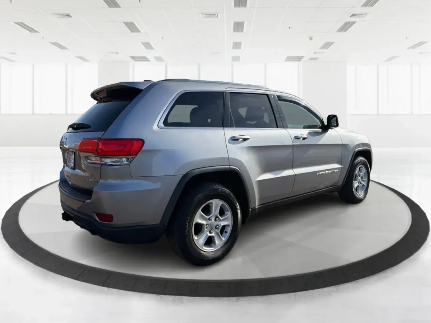 2014 Jeep Grand Cherokee Laredo (1C4RJEAG9EC) with an 3.6L V-6 DOHC engine, located at 1184 Kauffman Ave, Fairborn, OH, 45324, (937) 908-9800, 39.807072, -84.030914 - **Elevate Your Adventures with the 2014 Jeep Grand Cherokee Laredo!**<br /> <br /> Are you ready to take your family on unforgettable road trips or tackle weekend adventures like never before? The 2014 Jeep Grand Cherokee Laredo is designed for those who crave exploration and comfort in equal measur - Photo#2