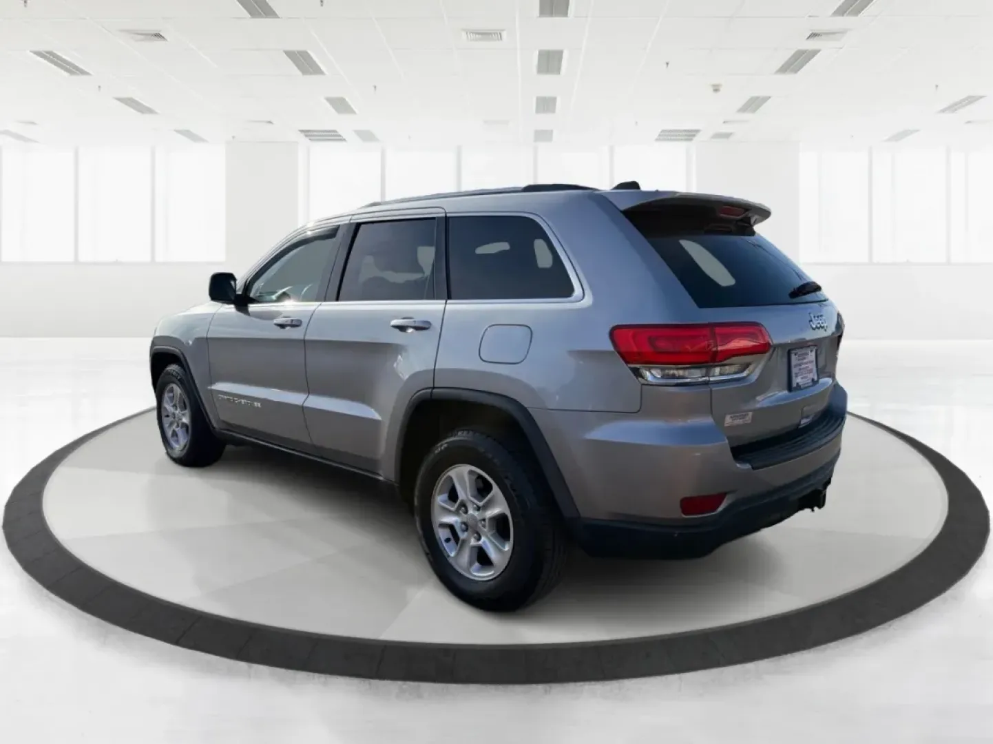 2014 Jeep Grand Cherokee Laredo (1C4RJEAG9EC) with an 3.6L V-6 DOHC engine, located at 1184 Kauffman Ave, Fairborn, OH, 45324, (937) 908-9800, 39.807072, -84.030914 - **Elevate Your Adventures with the 2014 Jeep Grand Cherokee Laredo!**<br /> <br /> Are you ready to take your family on unforgettable road trips or tackle weekend adventures like never before? The 2014 Jeep Grand Cherokee Laredo is designed for those who crave exploration and comfort in equal measur - Photo#4