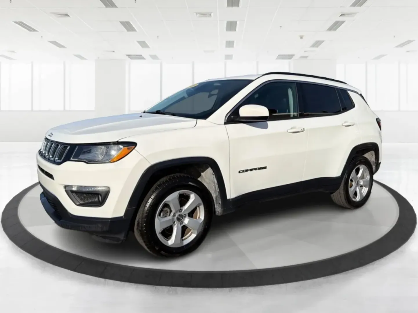 2018 Jeep Compass Latitude 4x4 (3C4NJDBB4JT) with an 2.4L L4 DOHC 16V engine, Manual/Standard transmission, located at 1184 Kauffman Ave, Fairborn, OH, 45324, (937) 908-9800, 39.807072, -84.030914 - Discover the perfect blend of style, reliability, and adventure with the 2018 Jeep Compass Latitude 4x4, now available at Advantage Car and Credit in Fairborn, OH. This rugged yet refined SUV is ideal for weekend warriors and growing families alike, offering the versatility you need for both daily c - Photo#8