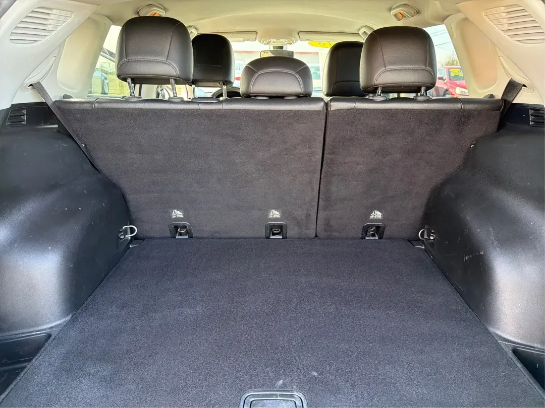 2018 Jeep Compass Latitude 4x4 (3C4NJDBB4JT) with an Other engine, located at 1184 Kauffman Ave, Fairborn, OH, 45324, (937) 908-9800, 39.807072, -84.030914 - Discover the perfect blend of style, reliability, and adventure with the 2018 Jeep Compass Latitude 4x4, now available at Advantage Car and Credit in Fairborn, OH. This rugged yet refined SUV is ideal for weekend warriors and growing families alike, offering the versatility you need for both daily c - Photo#12