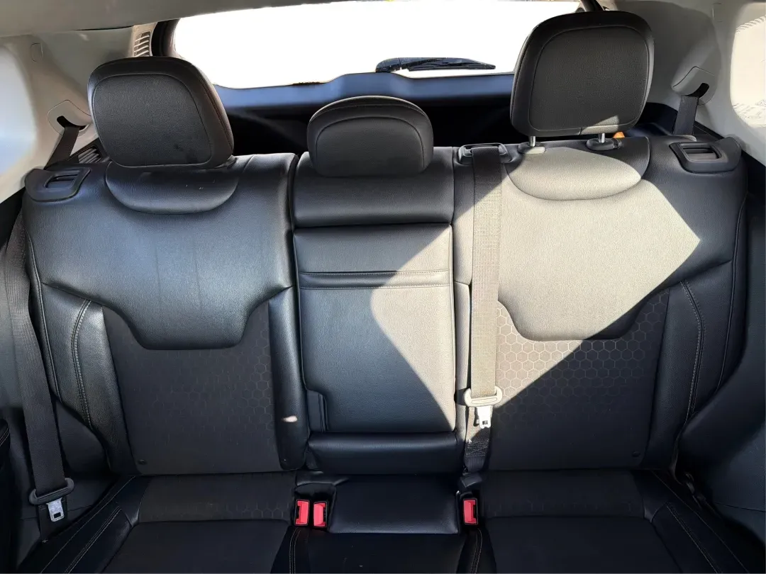 2018 Jeep Compass Latitude 4x4 (3C4NJDBB4JT) with an Other engine, located at 1184 Kauffman Ave, Fairborn, OH, 45324, (937) 908-9800, 39.807072, -84.030914 - Discover the perfect blend of style, reliability, and adventure with the 2018 Jeep Compass Latitude 4x4, now available at Advantage Car and Credit in Fairborn, OH. This rugged yet refined SUV is ideal for weekend warriors and growing families alike, offering the versatility you need for both daily c - Photo#14