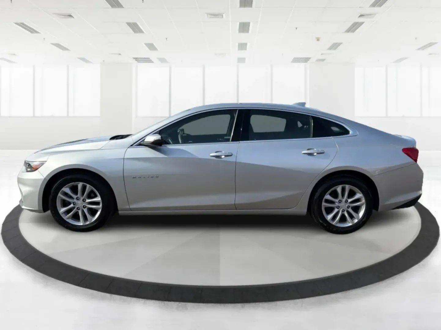 2016 Chevrolet Malibu 1LT (1G1ZE5ST3GF) with an ECOTEC 1.5L I-4 gasoline direct injection engine, located at 401 Woodman Dr, Riverside, OH, 45431, (937) 908-9800, 39.760899, -84.123421 - Discover the perfect blend of style, comfort, and reliability with this stunning 2016 Chevrolet Malibu 1LT, an ideal choice for budget-conscious buyers and families looking for a dependable daily driver. With its roomy interior and impressive fuel efficiency, this sedan not only excels at getting yo - Photo#5