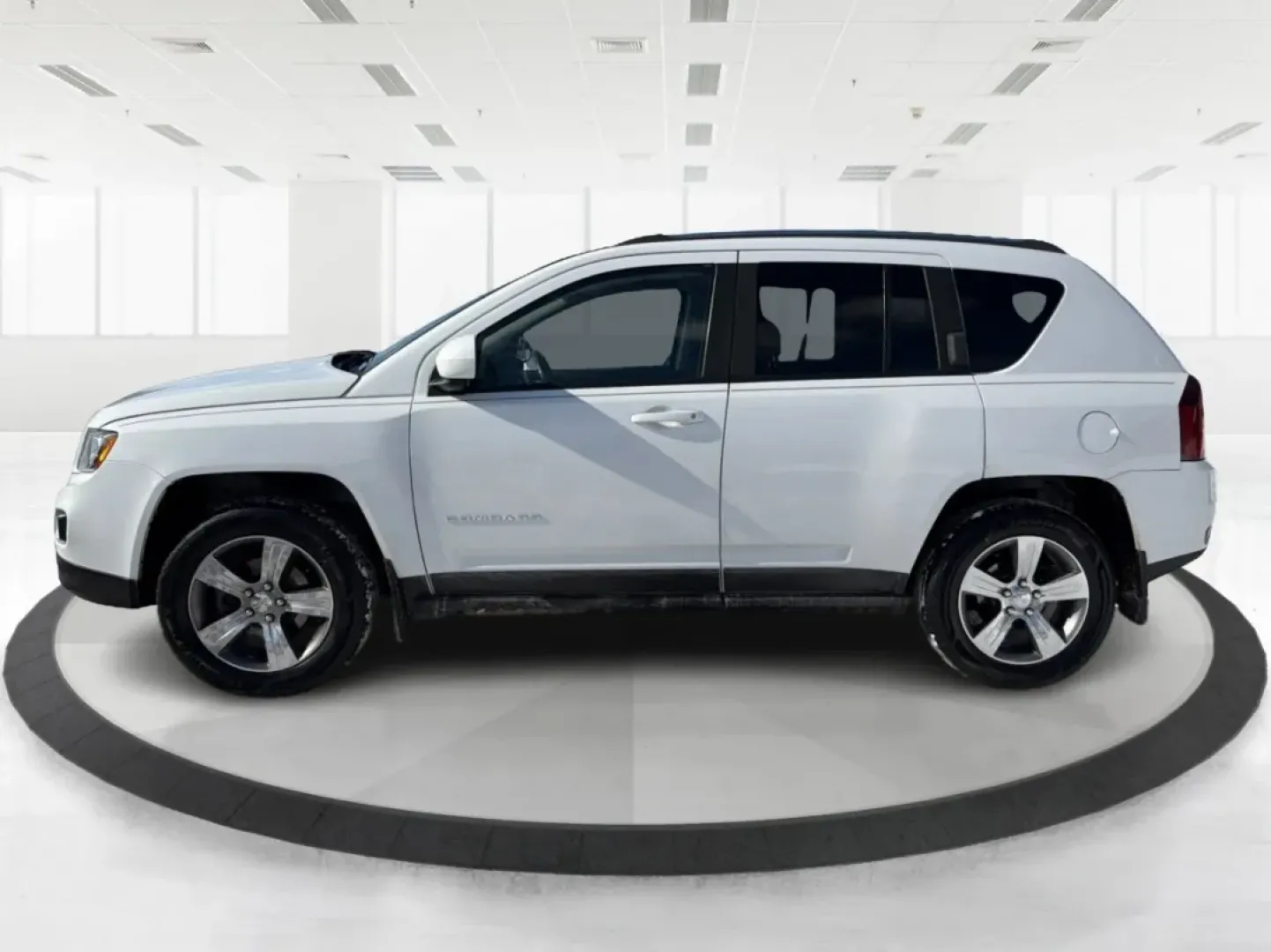 2016 Jeep Compass High Altitude Edition (1C4NJDEB4GD) with an 2.4L I-4 DOHC engine, 6A transmission, located at 4508 South Dixie Dr, Moraine, OH, 45439, (937) 908-9800, 39.689976, -84.218452 - ### Get Ready for Your Next Adventure with the 2016 Jeep Compass High Altitude Edition!<br /> <br /> Are you an adventure seeker or a weekend warrior? The 2016 Jeep Compass High Altitude Edition is the perfect vehicle to elevate your lifestyle! Ideal for those who love hitting the trails or simply r - Photo#5