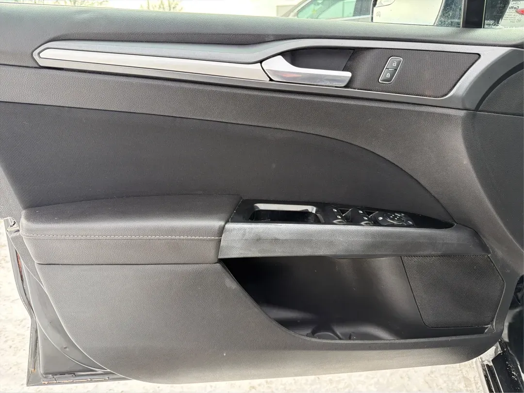 2015 Ford Fusion SE (3FA6P0H78FR) with an Other engine, located at 4508 South Dixie Dr, Moraine, OH, 45439, (937) 908-9800, 39.689976, -84.218452 - Discover the perfect blend of style, comfort, and reliability with this stunning 2015 Ford Fusion SE, available now at Advantage Car and Credit in Moraine, OH! Whether you're commuting to work, shuttling kids to school, or embarking on weekend adventures, this sleek sedan is designed to fit seamless - Photo#18