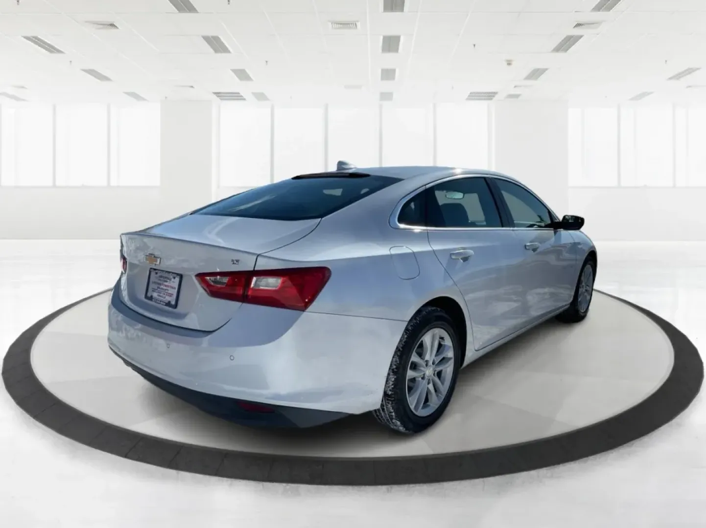 2016 Chevrolet Malibu 1LT (1G1ZE5ST6GF) with an ECOTEC 1.5L I-4 gasoline direct injection engine, located at 401 Woodman Dr, Riverside, OH, 45431, (937) 908-9800, 39.760899, -84.123421 - **Elevate Your Commute with the Exceptional 2016 Chevrolet Malibu 1LT** <br /> <br /> Are you searching for a reliable sedan that balances style, comfort, and performance? Look no further than the 2016 Chevrolet Malibu 1LT, available at Advantage Car and Credit in Riverside, OH. Perfect for both you - Photo#2