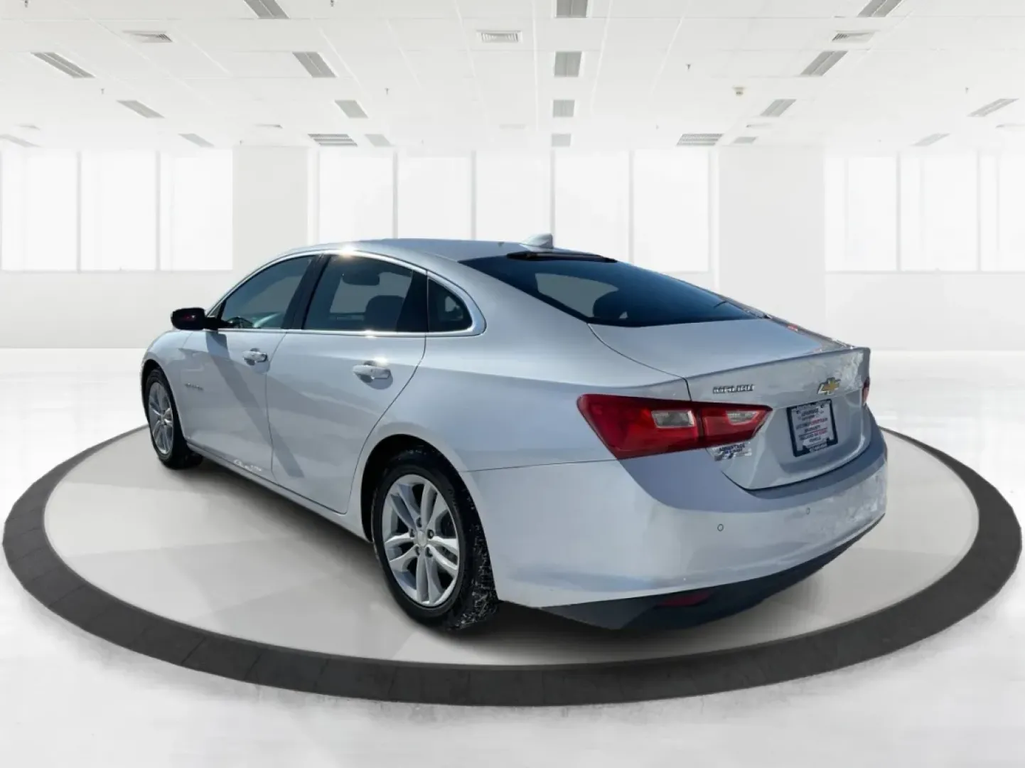 2016 Chevrolet Malibu 1LT (1G1ZE5ST6GF) with an ECOTEC 1.5L I-4 gasoline direct injection engine, located at 401 Woodman Dr, Riverside, OH, 45431, (937) 908-9800, 39.760899, -84.123421 - **Elevate Your Commute with the Exceptional 2016 Chevrolet Malibu 1LT** <br /> <br /> Are you searching for a reliable sedan that balances style, comfort, and performance? Look no further than the 2016 Chevrolet Malibu 1LT, available at Advantage Car and Credit in Riverside, OH. Perfect for both you - Photo#4