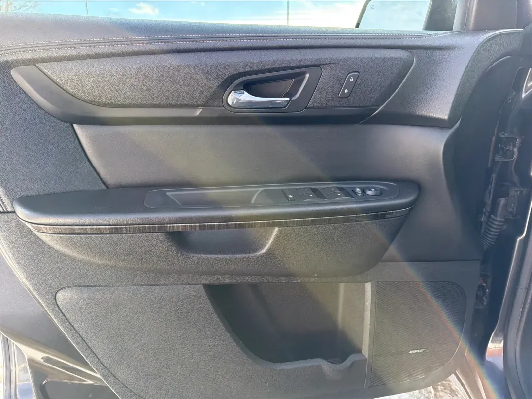 2015 GMC Acadia SLT-1 (1GKKVRKD6FJ) with an 3.6L V-6 gasoline direct injection engine, located at 1230 East Main St, Xenia, OH, 45385, (937) 908-9800, 39.688026, -83.910172 - **Experience Adventure and Comfort with the 2015 GMC Acadia at Advantage Car and Credit - Xenia!**<br /> <br /> Are you searching for the perfect vehicle to accommodate your growing family, make weekend adventures a breeze, or tackle your daily commute with style? Look no further than this stunning - Photo#19