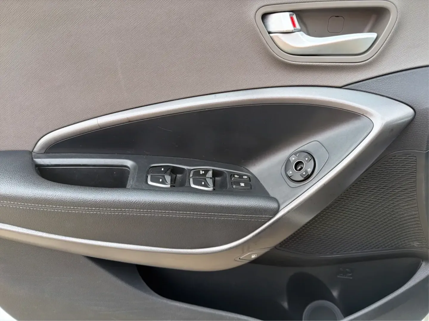 2013 Hyundai Santa Fe Sport (5XYZT3LB2DG) with an Theta II 2.4L I-4 gasoline direct injection engine, 6-Speed Automatic transmission, located at 1184 Kauffman Ave, Fairborn, OH, 45324, (937) 908-9800, 39.807072, -84.030914 - **Adventure Awaits: Drive the 2013 Hyundai Santa Fe Sport in Fairborn, OH!**<br /> <br /> Are you ready to elevate your lifestyle while enjoying the freedom of the open road? Look no further than the stunning 2013 Hyundai Santa Fe Sport, available now at Advantage Car and Credit in Fairborn, OH! Thi - Photo#17