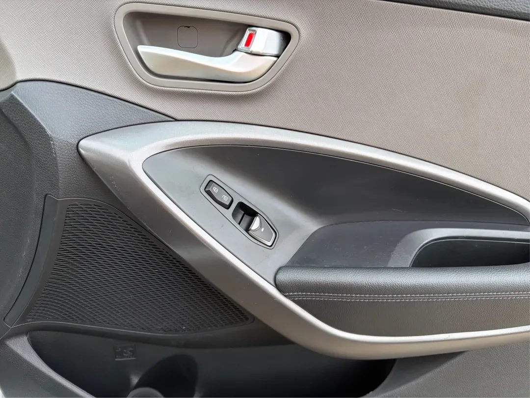 2013 Hyundai Santa Fe Sport (5XYZT3LB2DG) with an Theta II 2.4L I-4 gasoline direct injection engine, located at 1184 Kauffman Ave, Fairborn, OH, 45324, (937) 908-9800, 39.807072, -84.030914 - **Adventure Awaits: Drive the 2013 Hyundai Santa Fe Sport in Fairborn, OH!**<br /> <br /> Are you ready to elevate your lifestyle while enjoying the freedom of the open road? Look no further than the stunning 2013 Hyundai Santa Fe Sport, available now at Advantage Car and Credit in Fairborn, OH! Thi - Photo#18