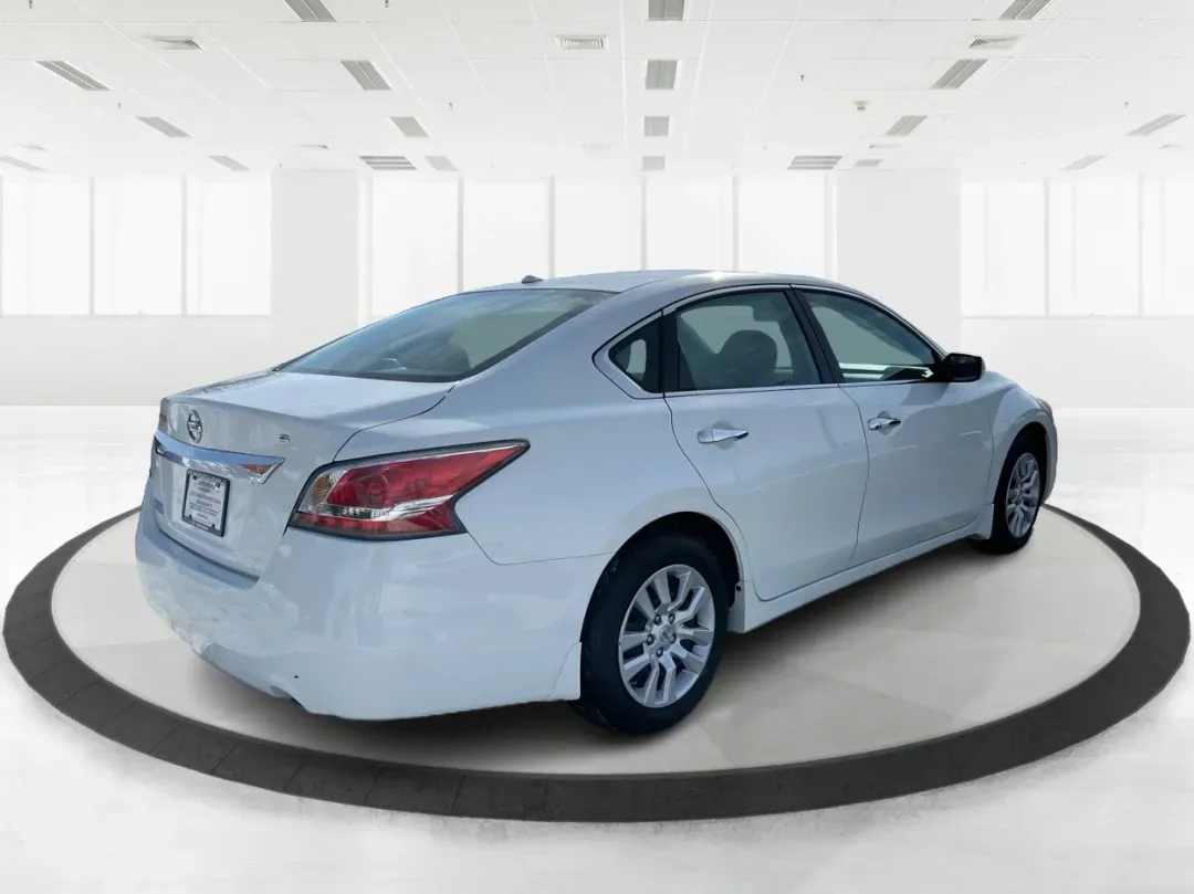 2015 Nissan Altima 2.5 S (1N4AL3AP4FC) with an 2.5L I-4 DOHC engine, located at 401 Woodman Dr, Riverside, OH, 45431, (937) 908-9800, 39.760899, -84.123421 - **Discover Adventure and Comfort with the 2015 Nissan Altima at Advantage Car and Credit - Riverside!**<br /> <br /> Are you ready to elevate your daily commute or embark on weekend adventures without breaking the bank? Say hello to the 2015 Nissan Altima, available now at Advantage Car and Credit i - Photo#2