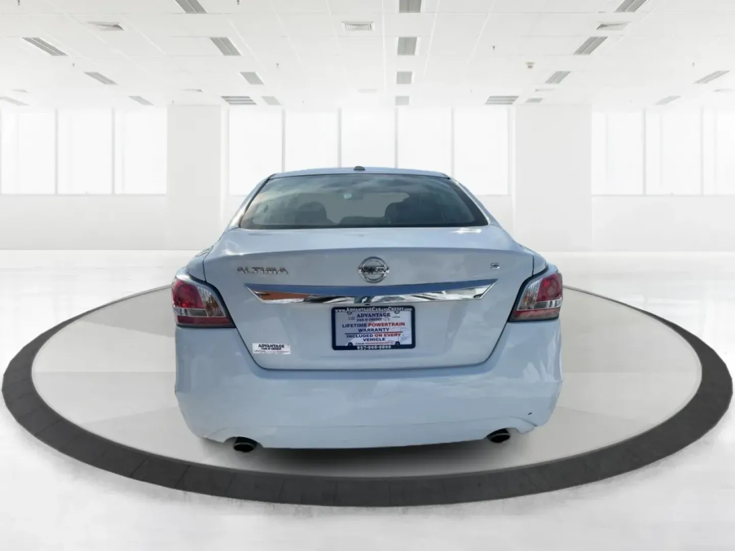 2015 Nissan Altima 2.5 S (1N4AL3AP4FC) with an 2.5L I-4 DOHC engine, located at 401 Woodman Dr, Riverside, OH, 45431, (937) 908-9800, 39.760899, -84.123421 - **Discover Adventure and Comfort with the 2015 Nissan Altima at Advantage Car and Credit - Riverside!**<br /> <br /> Are you ready to elevate your daily commute or embark on weekend adventures without breaking the bank? Say hello to the 2015 Nissan Altima, available now at Advantage Car and Credit i - Photo#3