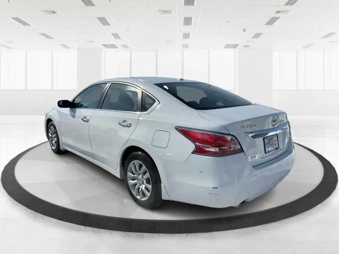 2015 Nissan Altima 2.5 S (1N4AL3AP4FC) with an 2.5L I-4 DOHC engine, located at 401 Woodman Dr, Riverside, OH, 45431, (937) 908-9800, 39.760899, -84.123421 - **Discover Adventure and Comfort with the 2015 Nissan Altima at Advantage Car and Credit - Riverside!**<br /> <br /> Are you ready to elevate your daily commute or embark on weekend adventures without breaking the bank? Say hello to the 2015 Nissan Altima, available now at Advantage Car and Credit i - Photo#4