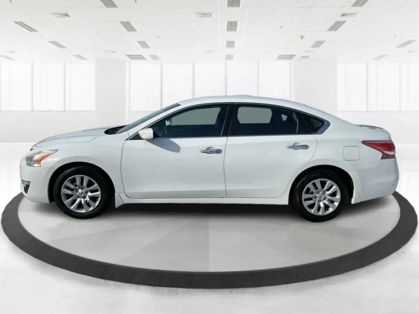 2015 Nissan Altima 2.5 S (1N4AL3AP4FC) with an 2.5L I-4 DOHC engine, located at 401 Woodman Dr, Riverside, OH, 45431, (937) 908-9800, 39.760899, -84.123421 - **Discover Adventure and Comfort with the 2015 Nissan Altima at Advantage Car and Credit - Riverside!**<br /> <br /> Are you ready to elevate your daily commute or embark on weekend adventures without breaking the bank? Say hello to the 2015 Nissan Altima, available now at Advantage Car and Credit i - Photo#5