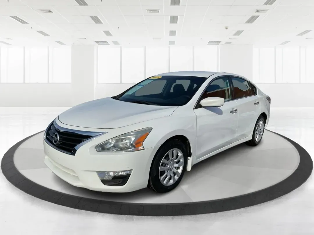 2015 Nissan Altima 2.5 S (1N4AL3AP4FC) with an 2.5L I-4 DOHC engine, located at 401 Woodman Dr, Riverside, OH, 45431, (937) 908-9800, 39.760899, -84.123421 - **Discover Adventure and Comfort with the 2015 Nissan Altima at Advantage Car and Credit - Riverside!**<br /> <br /> Are you ready to elevate your daily commute or embark on weekend adventures without breaking the bank? Say hello to the 2015 Nissan Altima, available now at Advantage Car and Credit i - Photo#8