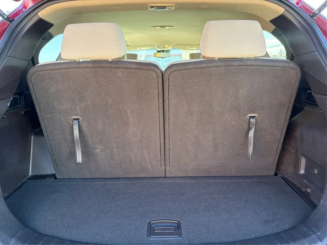 2017 Hyundai Santa Fe SE (KM8SMDHF0HU) with an 3.3L V-6 gasoline direct injection engine, located at 1230 East Main St, Xenia, OH, 45385, (937) 908-9800, 39.688026, -83.910172 - **Adventure Awaits with This 2017 Hyundai Santa Fe SE - Your Ideal Family SUV!**<br /> <br /> Are you on the lookout for a versatile, spacious SUV that can easily accommodate your family's needs? Look no further than this stunning 2017 Hyundai Santa Fe SE, available now at Advantage Car and Credit i - Photo#12