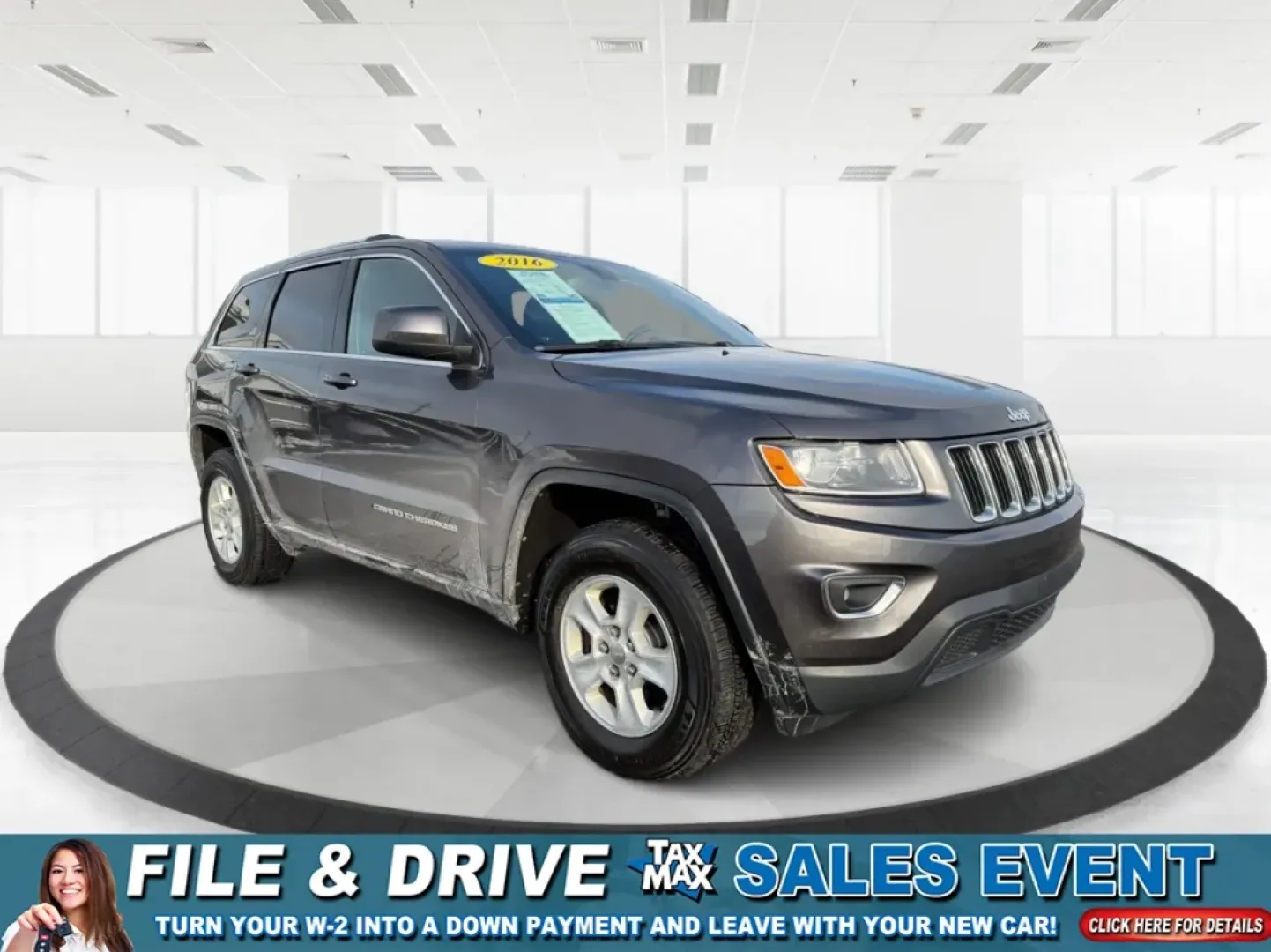 2016 Jeep Grand Cherokee Laredo (1C4RJFAG7GC) with an Pentastar 3.6L V-6 DOHC engine, 8A transmission, located at 1230 East Main St, Xenia, OH, 45385, (937) 908-9800, 39.688026, -83.910172 - ### Experience Adventure in Comfort with the 2016 Jeep Grand Cherokee Laredo <br /> <br /> If you're seeking a vehicle that can handle everything from daily commutes to weekend getaways, look no further than the 2016 Jeep Grand Cherokee Laredo. This robust SUV is perfect for both adventurous spirits - Photo#0