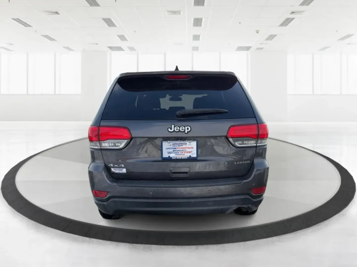 2016 Jeep Grand Cherokee Laredo (1C4RJFAG7GC) with an Pentastar 3.6L V-6 DOHC engine, 8A transmission, located at 1230 East Main St, Xenia, OH, 45385, (937) 908-9800, 39.688026, -83.910172 - ### Experience Adventure in Comfort with the 2016 Jeep Grand Cherokee Laredo <br /> <br /> If you're seeking a vehicle that can handle everything from daily commutes to weekend getaways, look no further than the 2016 Jeep Grand Cherokee Laredo. This robust SUV is perfect for both adventurous spirits - Photo#3