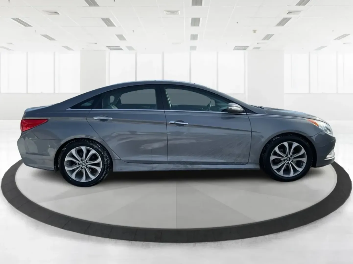 2014 Hyundai Sonata Limited 2.0T (5NPEC4AB3EH) with an 2L I-4 gasoline direct injection engine, 6-Speed Automatic transmission, located at 1951 S Dayton Lakeview Rd., New Carlisle, OH, 45344, (937) 908-9800, 39.890999, -84.050255 - Are you in search of the perfect blend of style, performance, and reliability for your daily commutes or family outings? Look no further! At Advantage Car and Credit in New Carlisle, OH, we proudly present this stunning 2014 Hyundai Sonata Limited 2.0T, a sedan designed for those who appreciate both - Photo#1