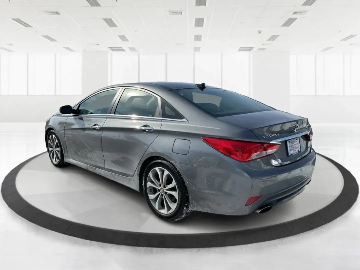 2014 Hyundai Sonata Limited 2.0T (5NPEC4AB3EH) with an 2L I-4 gasoline direct injection engine, 6-Speed Automatic transmission, located at 1951 S Dayton Lakeview Rd., New Carlisle, OH, 45344, (937) 908-9800, 39.890999, -84.050255 - Are you in search of the perfect blend of style, performance, and reliability for your daily commutes or family outings? Look no further! At Advantage Car and Credit in New Carlisle, OH, we proudly present this stunning 2014 Hyundai Sonata Limited 2.0T, a sedan designed for those who appreciate both - Photo#4