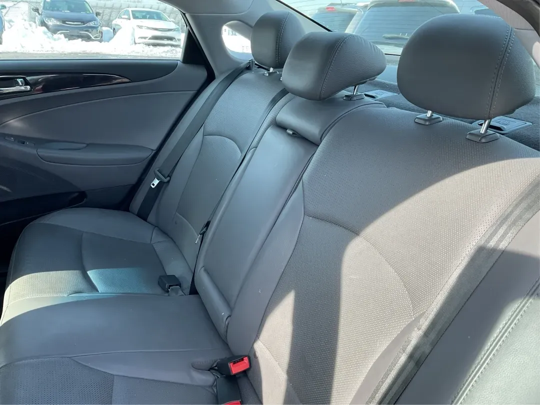 2014 Hyundai Sonata Limited 2.0T (5NPEC4AB3EH) with an 2L I-4 gasoline direct injection engine, located at 1951 S Dayton Lakeview Rd., New Carlisle, OH, 45344, (937) 908-9800, 39.890999, -84.050255 - Are you in search of the perfect blend of style, performance, and reliability for your daily commutes or family outings? Look no further! At Advantage Car and Credit in New Carlisle, OH, we proudly present this stunning 2014 Hyundai Sonata Limited 2.0T, a sedan designed for those who appreciate both - Photo#10