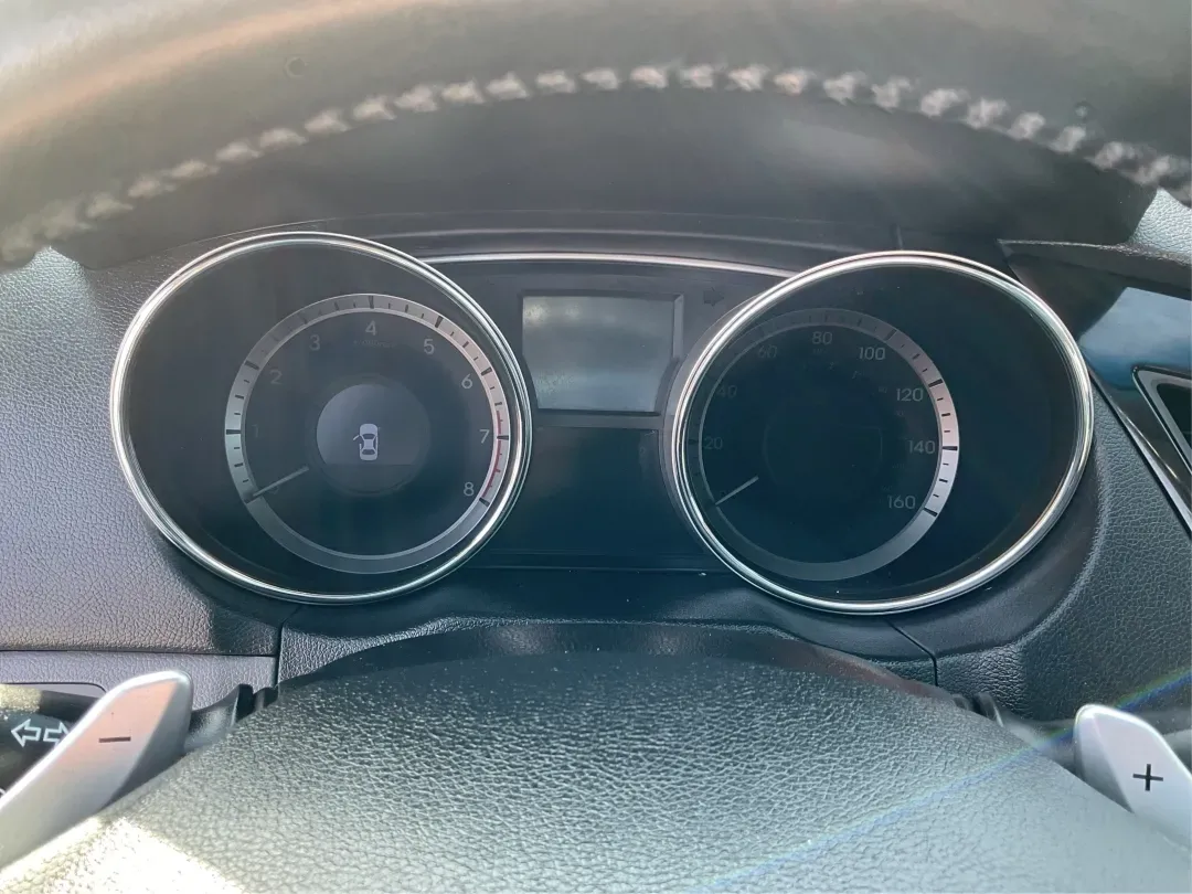 2014 Hyundai Sonata Limited 2.0T (5NPEC4AB3EH) with an 2L I-4 gasoline direct injection engine, located at 1951 S Dayton Lakeview Rd., New Carlisle, OH, 45344, (937) 908-9800, 39.890999, -84.050255 - Are you in search of the perfect blend of style, performance, and reliability for your daily commutes or family outings? Look no further! At Advantage Car and Credit in New Carlisle, OH, we proudly present this stunning 2014 Hyundai Sonata Limited 2.0T, a sedan designed for those who appreciate both - Photo#15