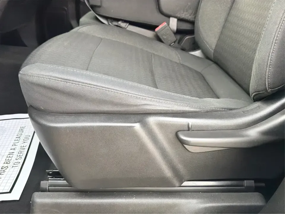 2020 Chevrolet Silverado 1500 4WD Double Cab Standard Bed LT (1GCRYDED6LZ) with an 5.3L V8 OHV 16V engine, 6A transmission, located at 4508 South Dixie Dr, Moraine, OH, 45439, (937) 908-9800, 39.689976, -84.218452 - Are you ready to tackle your next big adventure without breaking the bank? The 2020 Chevrolet Silverado 1500 at Advantage Car and Credit in Piqua, OH, is your ideal companion for weekend getaways, family outings, or simply conquering your daily commute. With its rugged capabilities and comfortable r - Photo#18