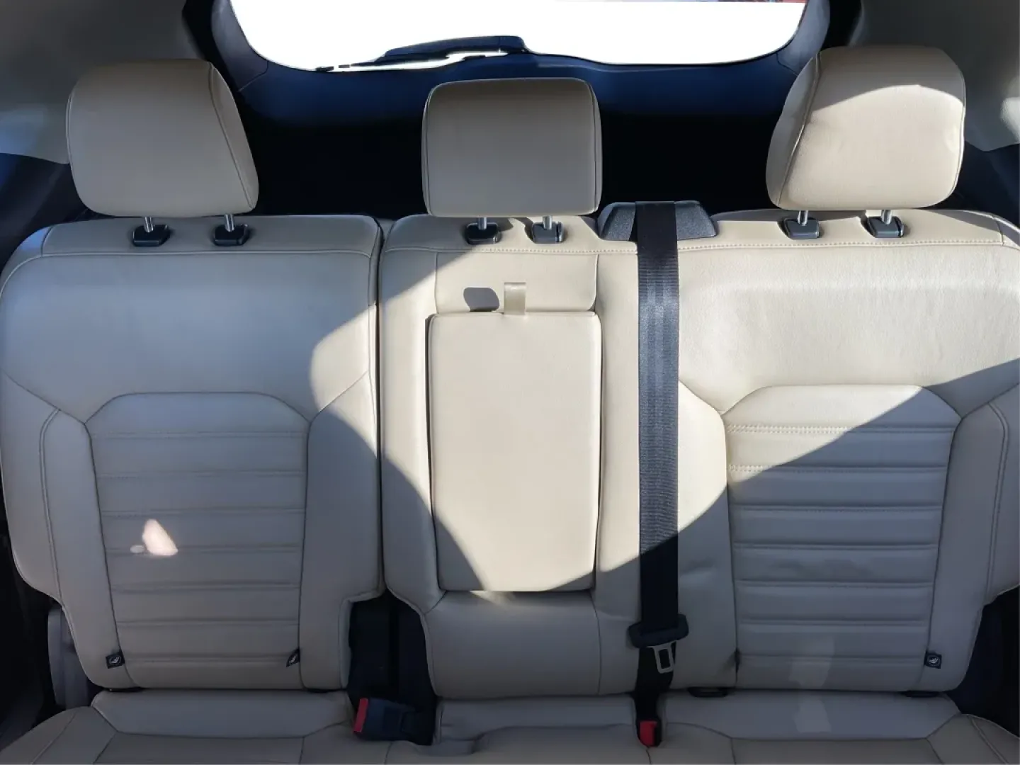 2016 Ford Edge SEL (2FMPK3J99GB) with an 2.0L L4 DOHC 16V engine, 6A transmission, located at 8750 N County Rd 25A, Piqua, OH, 45356, (937) 908-9800, 40.164391, -84.232513 - **Elevate Your Daily Drive with This 2016 Ford Edge SEL at Advantage Car and Credit - Piqua!**<br /> <br /> Are you ready to transform your daily commute or weekend adventures? The 2016 Ford Edge SEL is the perfect SUV to elevate your driving experience, whether you're hauling the kids to soccer pra - Photo#14