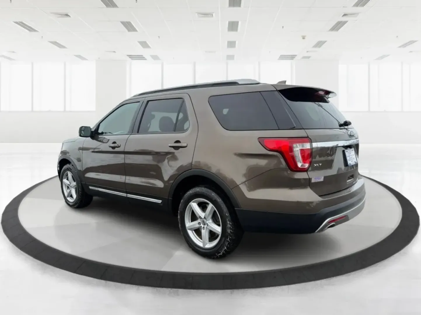 2016 Ford Explorer XLT (1FM5K8D89GG) with an EcoBoost 2.3L I-4 gasoline direct injection engine, 6-Speed Automatic transmission, located at 1951 S Dayton Lakeview Rd., New Carlisle, OH, 45344, (937) 908-9800, 39.890999, -84.050255 - Looking for a versatile and reliable vehicle that can accommodate your family adventures, weekend getaways, and daily commutes? Look no further than the 2016 Ford Explorer XLT, available now at Advantage Car and Credit in New Carlisle, OH. With a spacious interior and advanced technology features, t - Photo#4