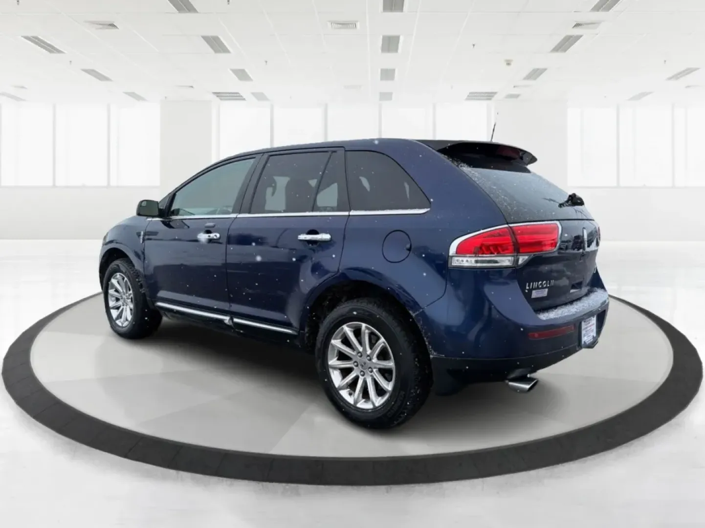 2011 Lincoln MKX Base (2LMDJ6JK8BB) with an Other engine, located at 8750 N County Rd 25A, Piqua, OH, 45356, (937) 908-9800, 40.164391, -84.232513 - **Discover Comfort and Style with This 2011 Lincoln MKX at Advantage Car and Credit - Piqua!**<br /> <br /> Are you in the market for a vehicle that perfectly combines luxury, comfort, and versatility? Look no further! The 2011 Lincoln MKX is the ideal choice for growing families, busy professionals - Photo#4