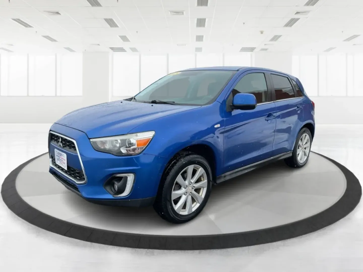 2015 Mitsubishi Outlander SE (4A4AR4AU6FE) with an 2L I-4 DOHC engine, located at 401 Woodman Dr, Riverside, OH, 45431, (937) 908-9800, 39.760899, -84.123421 - **Discover Your Next Adventure with the 2015 Mitsubishi Outlander SE at Advantage Car and Credit - Riverside!**<br /> <br /> Are you ready to elevate your family outings or weekend getaways? The 2015 Mitsubishi Outlander SE is the perfect companion for those who crave versatility and comfort. Design - Photo#7