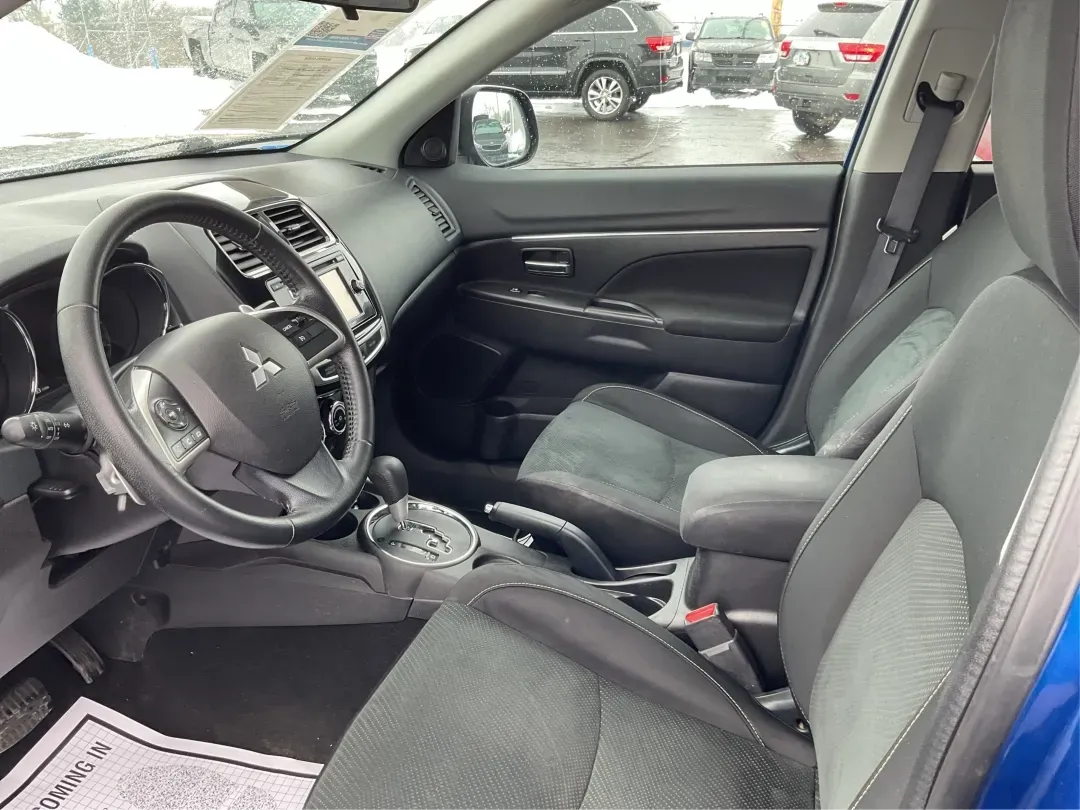 2015 Mitsubishi Outlander SE (4A4AR4AU6FE) with an 2L I-4 DOHC engine, located at 401 Woodman Dr, Riverside, OH, 45431, (937) 908-9800, 39.760899, -84.123421 - **Discover Your Next Adventure with the 2015 Mitsubishi Outlander SE at Advantage Car and Credit - Riverside!**<br /> <br /> Are you ready to elevate your family outings or weekend getaways? The 2015 Mitsubishi Outlander SE is the perfect companion for those who crave versatility and comfort. Design - Photo#8