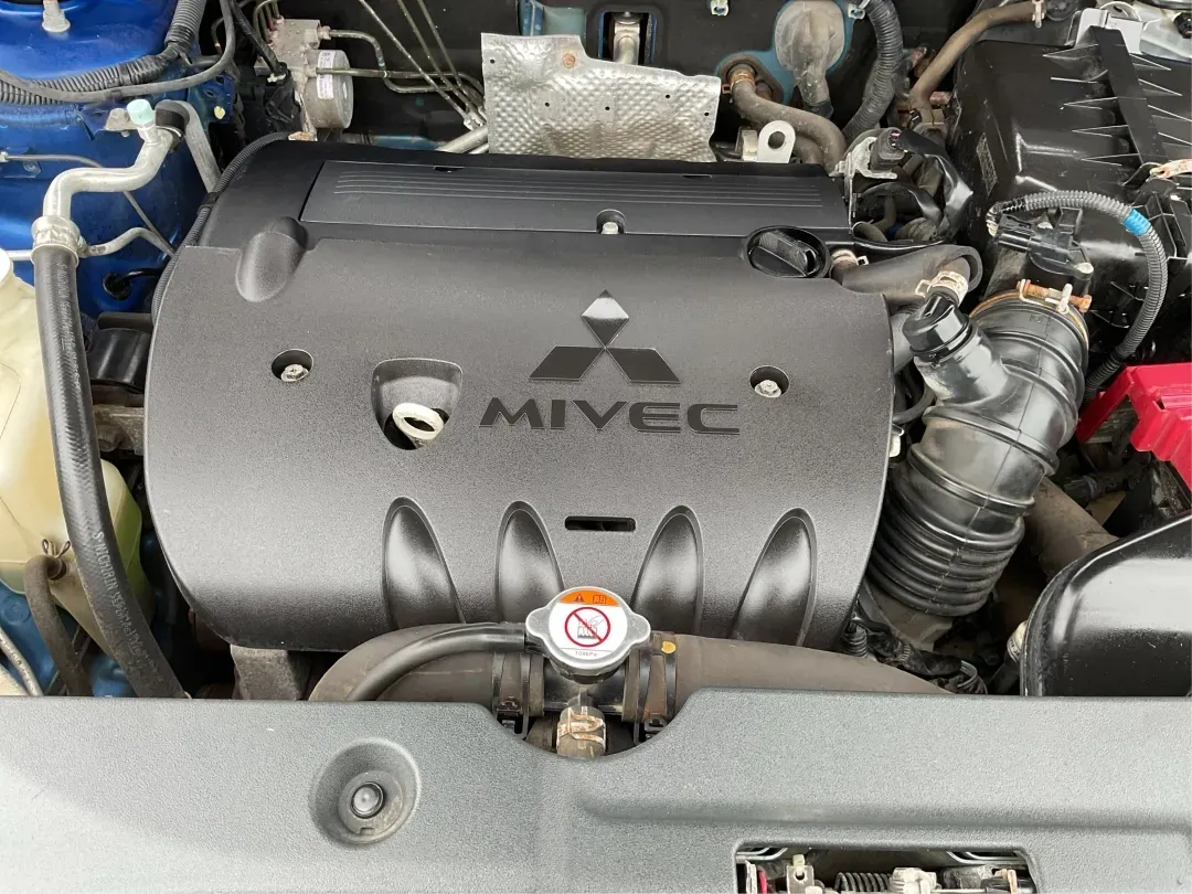 2015 Mitsubishi Outlander SE (4A4AR4AU6FE) with an 2L I-4 DOHC engine, located at 401 Woodman Dr, Riverside, OH, 45431, (937) 908-9800, 39.760899, -84.123421 - **Discover Your Next Adventure with the 2015 Mitsubishi Outlander SE at Advantage Car and Credit - Riverside!**<br /> <br /> Are you ready to elevate your family outings or weekend getaways? The 2015 Mitsubishi Outlander SE is the perfect companion for those who crave versatility and comfort. Design - Photo#10