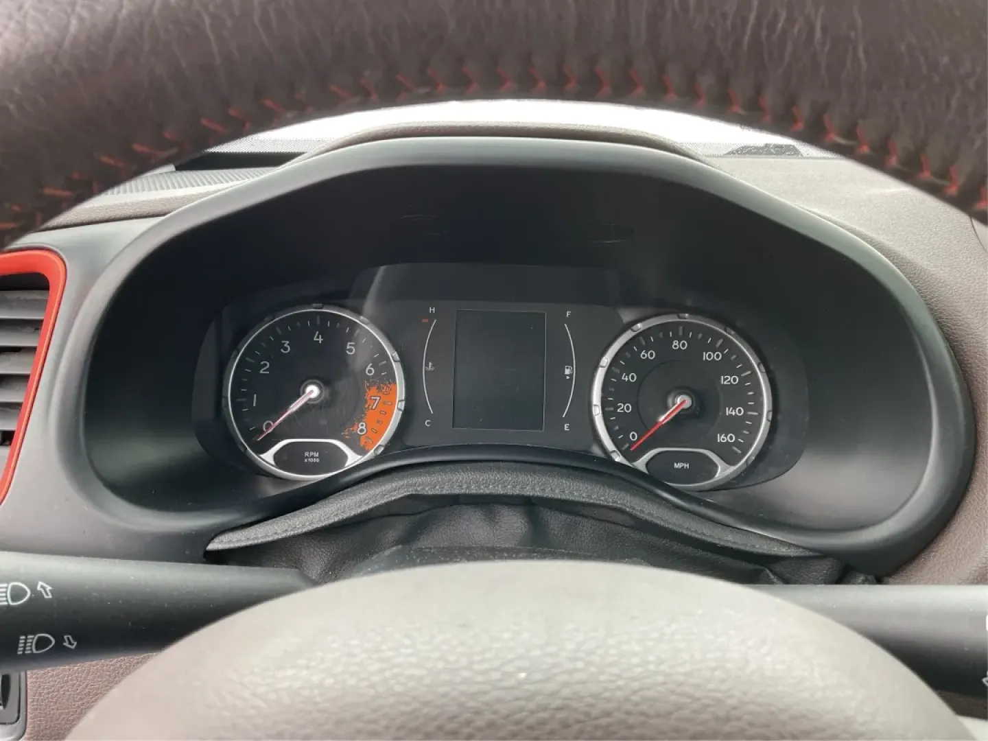 2015 Jeep Renegade Latitude (ZACCJBBT4FP) with an 2.4L L4 engine, 6-Speed Manual transmission, located at 1230 East Main St, Xenia, OH, 45385, (937) 908-9800, 39.688026, -83.910172 - Ready for a life that doesn't stop when the pavement ends? This 2015 Jeep Renegade Latitude 4WD in Alpine White is built for the Xenia lifestyle-weekday commutes down US-35, quick runs to grocery stores near downtown, and spontaneous weekend getaways to Caesar Creek State Park or John Bryan State Pa - Photo#15