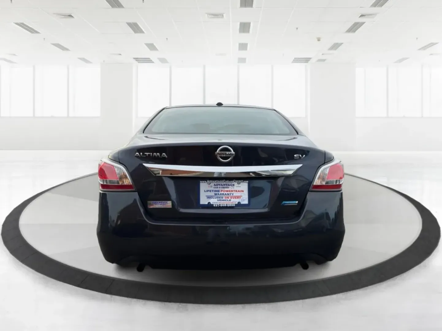 2015 Nissan Altima 2.5 SL (1N4AL3AP4FC) with an 2.5L I-4 DOHC engine, Continuously Variable Transmission transmission, located at 401 Woodman Dr, Riverside, OH, 45431, (937) 908-9800, 39.760899, -84.123421 - Picture your next week going smoother: a comfortable sedan for the daily drive down I-675, an easy run to The Greene for errands, and a relaxed weekend cruise along the river near Eastwood MetroPark-all without stretching your budget. This 2015 Nissan Altima 2.5 SL in Storm is a smart fit for commut - Photo#3