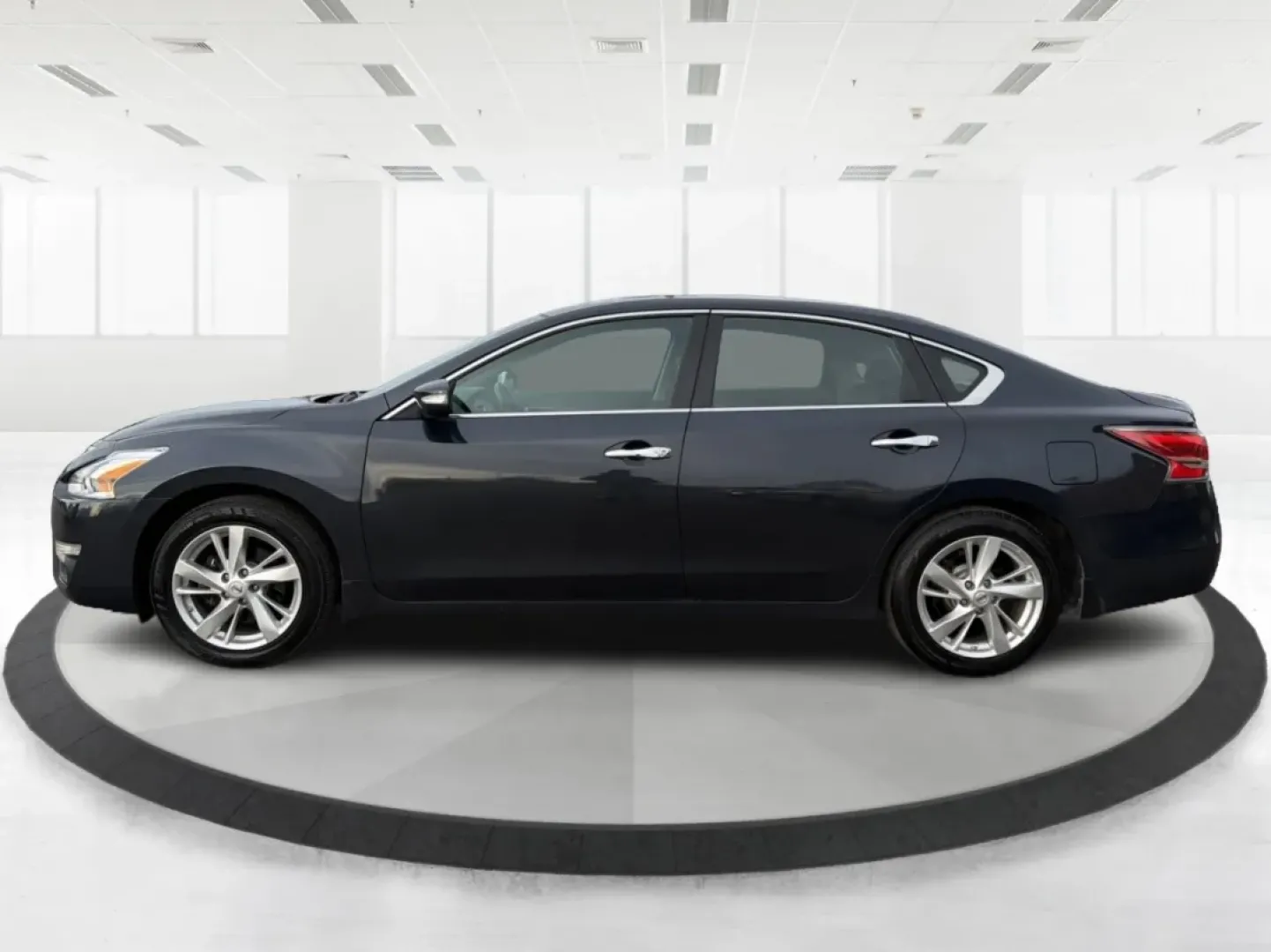 2015 Nissan Altima 2.5 SL (1N4AL3AP4FC) with an 2.5L I-4 DOHC engine, Continuously Variable Transmission transmission, located at 401 Woodman Dr, Riverside, OH, 45431, (937) 908-9800, 39.760899, -84.123421 - Picture your next week going smoother: a comfortable sedan for the daily drive down I-675, an easy run to The Greene for errands, and a relaxed weekend cruise along the river near Eastwood MetroPark-all without stretching your budget. This 2015 Nissan Altima 2.5 SL in Storm is a smart fit for commut - Photo#5