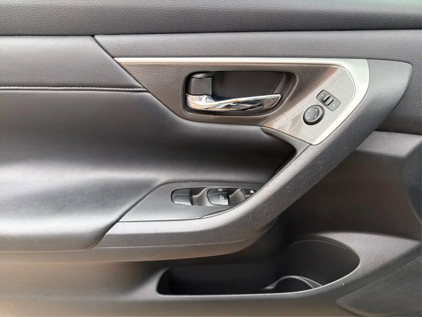 2015 Nissan Altima 2.5 SL (1N4AL3AP4FC) with an 2.5L I-4 DOHC engine, Continuously Variable Transmission transmission, located at 401 Woodman Dr, Riverside, OH, 45431, (937) 908-9800, 39.760899, -84.123421 - Picture your next week going smoother: a comfortable sedan for the daily drive down I-675, an easy run to The Greene for errands, and a relaxed weekend cruise along the river near Eastwood MetroPark-all without stretching your budget. This 2015 Nissan Altima 2.5 SL in Storm is a smart fit for commut - Photo#18