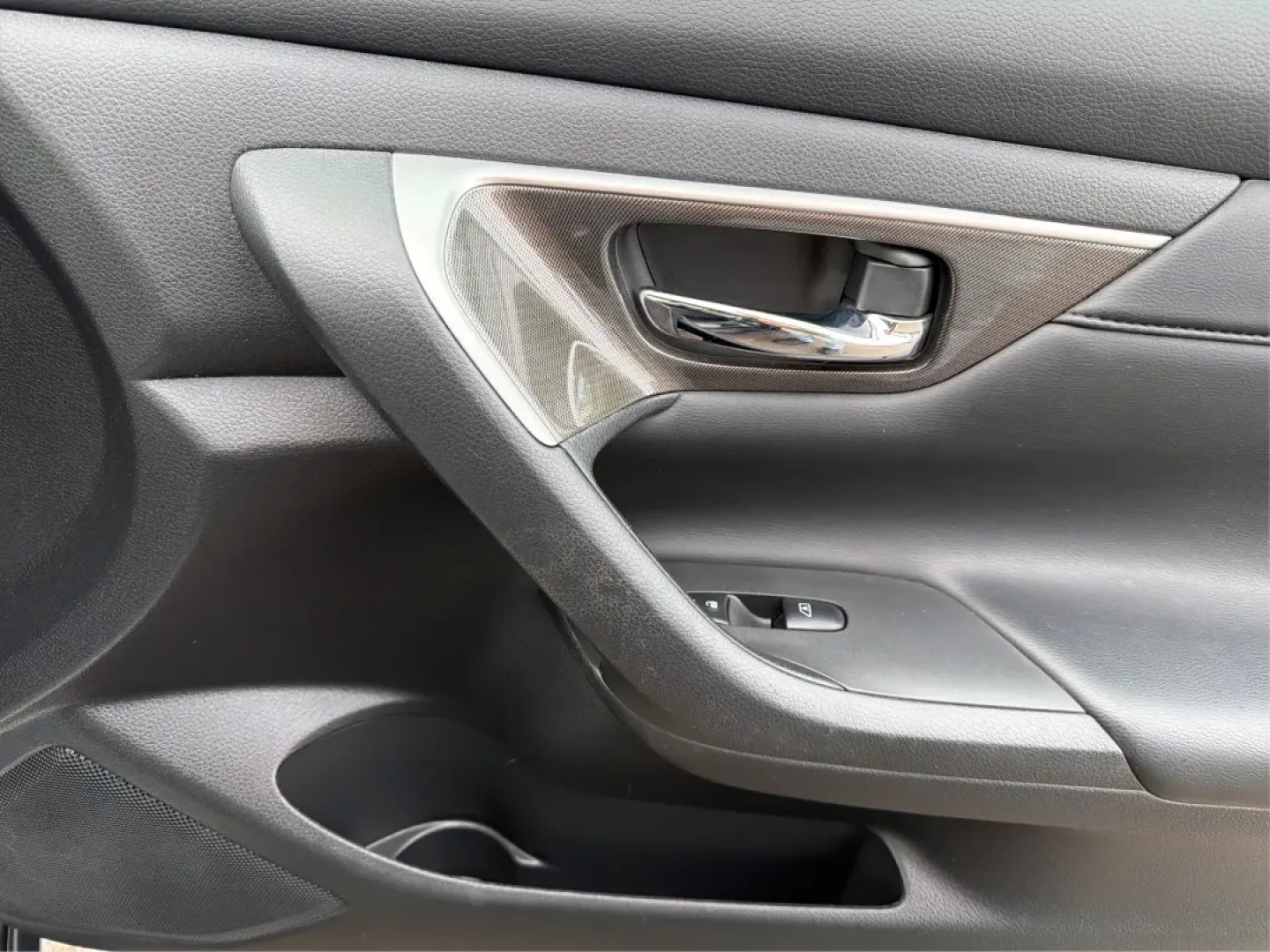 2015 Nissan Altima 2.5 SL (1N4AL3AP4FC) with an 2.5L I-4 DOHC engine, Continuously Variable Transmission transmission, located at 401 Woodman Dr, Riverside, OH, 45431, (937) 908-9800, 39.760899, -84.123421 - Picture your next week going smoother: a comfortable sedan for the daily drive down I-675, an easy run to The Greene for errands, and a relaxed weekend cruise along the river near Eastwood MetroPark-all without stretching your budget. This 2015 Nissan Altima 2.5 SL in Storm is a smart fit for commut - Photo#19