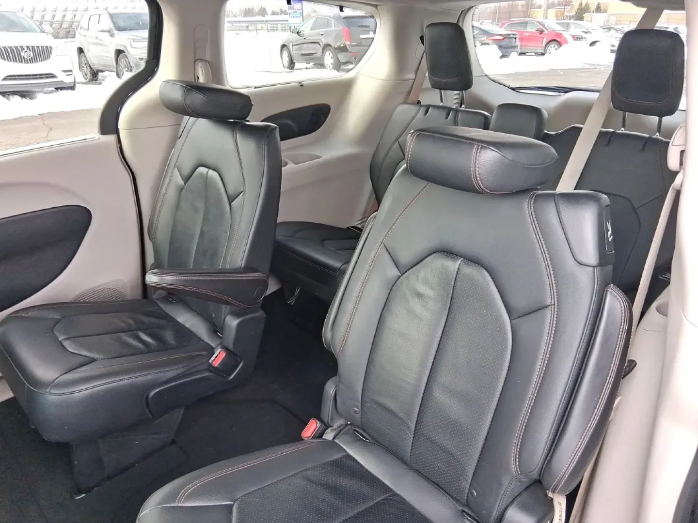 2017 Chrysler Pacifica Touring-L Plus (2C4RC1EG7HR) with an Pentastar 3.6L V-6 DOHC engine, 9A transmission, located at 1951 S Dayton Lakeview Rd., New Carlisle, OH, 45344, (937) 908-9800, 39.890999, -84.050255 - Load up the kids, the gear, and the playlist-this 2017 Chrysler Pacifica Touring-L Plus is built for real life in New Carlisle, from school drop-offs and long commutes to weekend trips out toward Buck Creek State Park. If you've been hunting for a comfortable, family-ready passenger van with premium - Photo#9