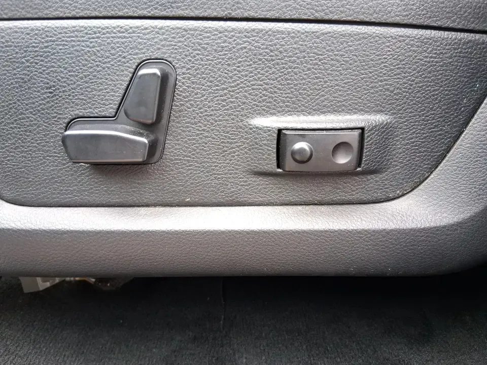 2016 Ram 1500 Big Horn (3C6RR7LT8GG) with an 5.7L V8 OHV 16V engine, 6A transmission, located at 1230 East Main St, Xenia, OH, 45385, (937) 908-9800, 39.688026, -83.910172 - Picture your next Saturday: you've got the boat hitched up, the cooler packed, and the whole crew riding comfortably to Caesar Creek-then Monday morning it's back to the commute with confidence in any Ohio weather. This 2016 Ram 1500 Big Horn Crew Cab 4WD is built for real life in Moraine: hauling, - Photo#17