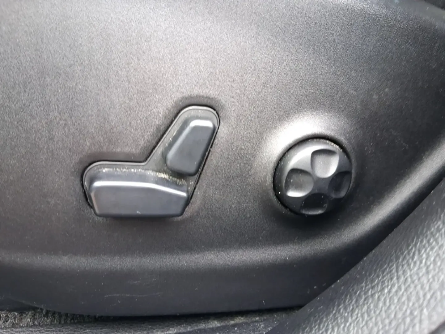 2014 Jeep Cherokee Limited (1C4PJLDB5EW) with an 2.4L L4 DOHC 16V engine, 9-Speed Automatic transmission, located at 401 Woodman Dr, Riverside, OH, 45431, (937) 908-9800, 39.760899, -84.123421 - Picture your next Ohio weekend: loading up the cooler, pointing the hood toward Eastwood MetroPark, and cruising I-675 or US35 with room for friends, gear, and comfort. This 2014 Jeep Cherokee Limited is the kind of crossover that fits real life in Riverside-school runs, long commutes to Wright-Patt - Photo#18