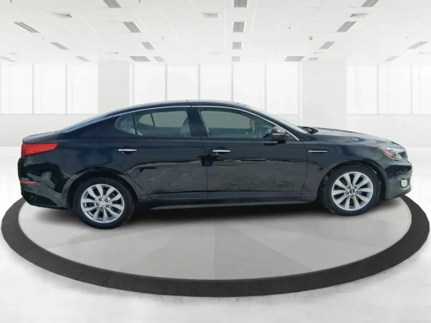 2015 Kia Optima EX (5XXGN4A78FG) with an Theta II 2.4L I-4 gasoline direct injection engine, 6-Speed Automatic transmission, located at 401 Woodman Dr, Riverside, OH, 45431, (937) 908-9800, 39.760899, -84.123421 - If your week is packed with I675 commuting, school drop-offs, and the occasional dinner run to The Greene or a weekend drive out toward Wright-Patterson Air Force Base, this 2015 Kia Optima EX is the kind of sedan that keeps life moving comfortably-without draining your budget. Finished in sleek Ebo - Photo#1