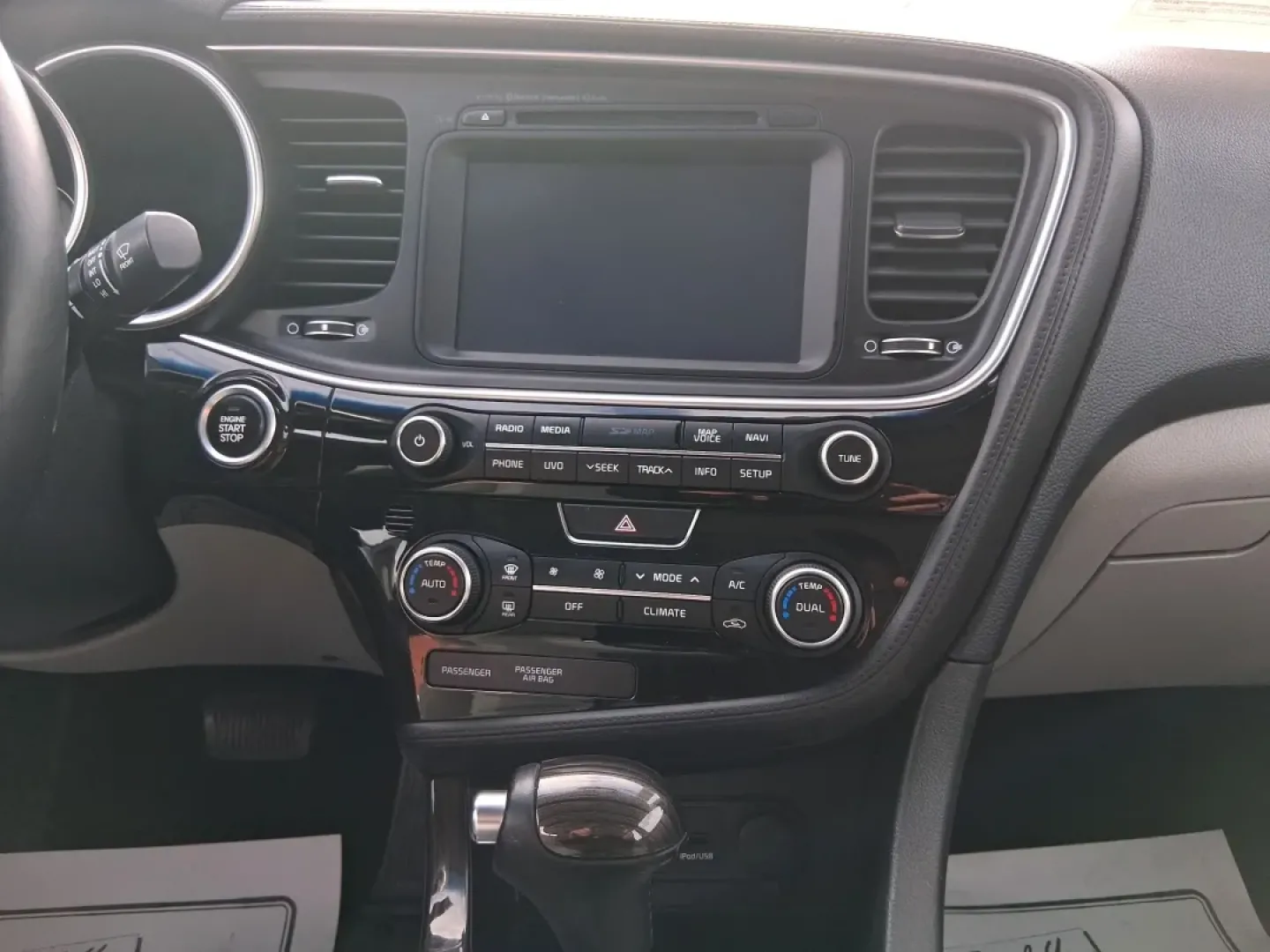 2015 Kia Optima EX (5XXGN4A78FG) with an Theta II 2.4L I-4 gasoline direct injection engine, 6-Speed Automatic transmission, located at 401 Woodman Dr, Riverside, OH, 45431, (937) 908-9800, 39.760899, -84.123421 - If your week is packed with I675 commuting, school drop-offs, and the occasional dinner run to The Greene or a weekend drive out toward Wright-Patterson Air Force Base, this 2015 Kia Optima EX is the kind of sedan that keeps life moving comfortably-without draining your budget. Finished in sleek Ebo - Photo#14